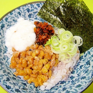 雑穀米で☆しその実とろろ納豆丼